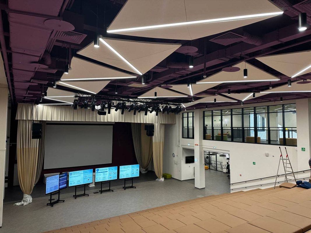 Освещение школы будущего №58 в Москве | LED-светильники для классов и спортзалов