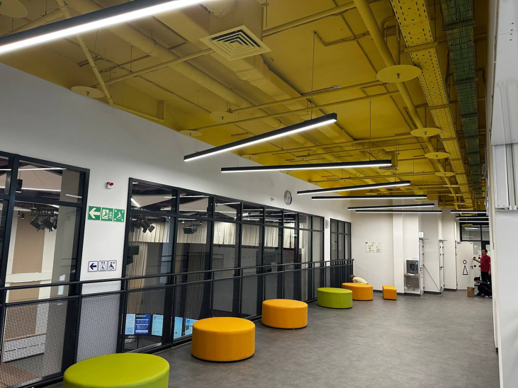 Освещение школы будущего №58 в Москве | LED-светильники для классов и спортзалов