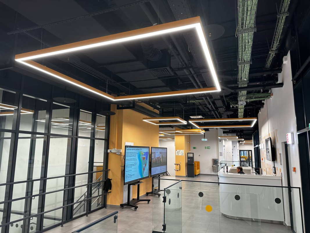 Освещение школы будущего №58 в Москве | LED-светильники для классов и спортзалов