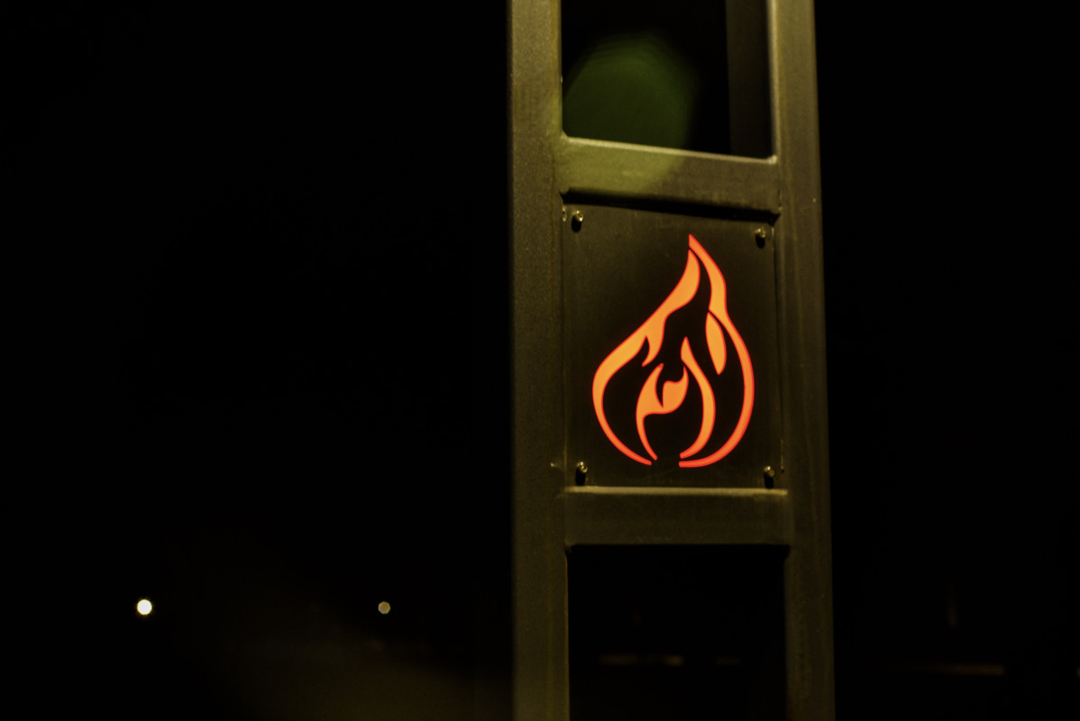 Опоры с логотипом для санаторно-оздоровительного комплекса «Прометей»